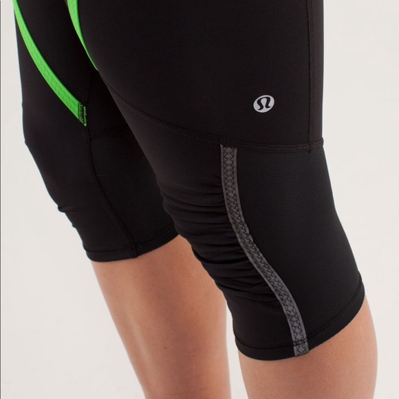 NWT Lululemon Run: Pace Crop 17” Black/Ocean Stripe Frond/Frond Vintage & Rare - Picture 11 of 16